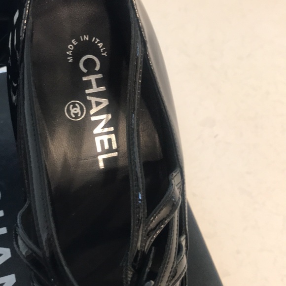 Runway Black Patent Leather Chanel Shoes size 41 - Picture 3 of 6